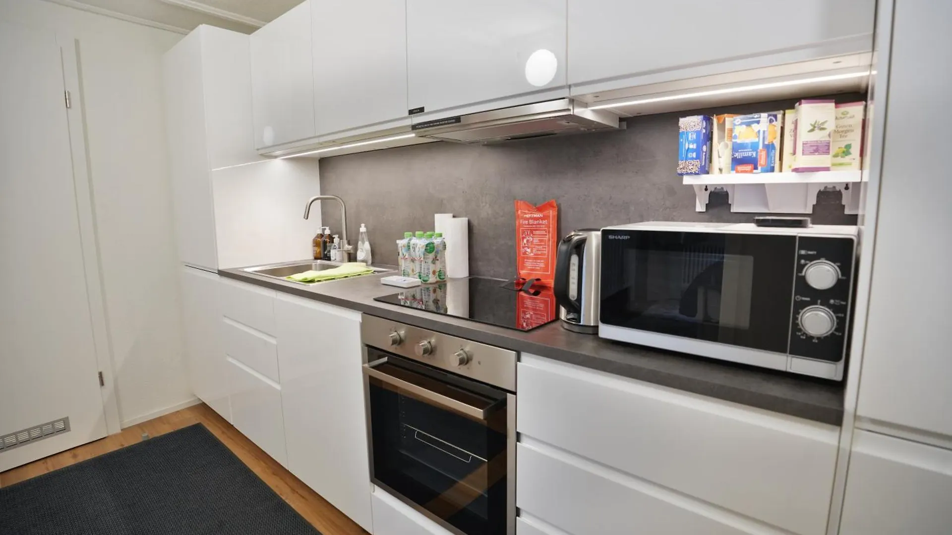 Cozy City Center, 4 Bedroom- 120Sq, 5Min Walk To Main Station Basilej 0*,