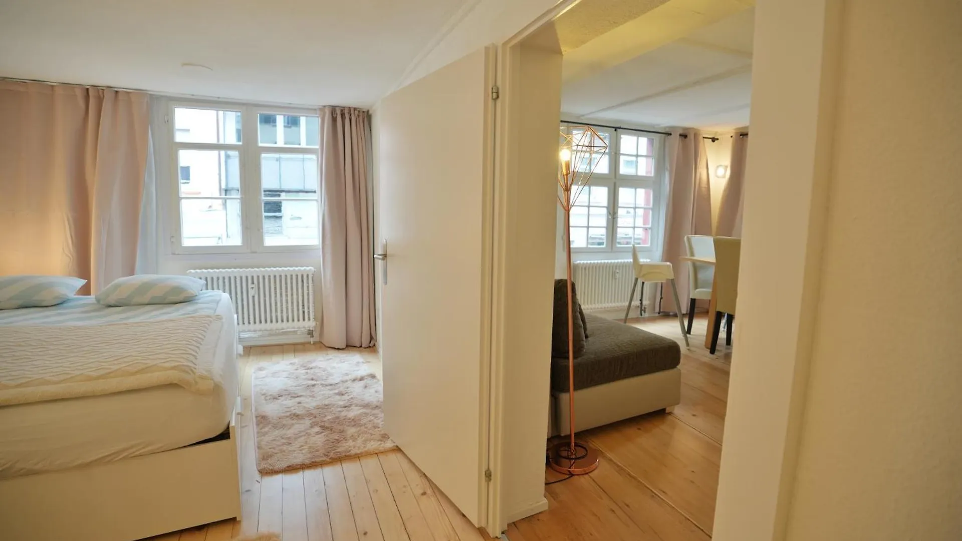 Cozy City Center, 4 Bedroom- 120Sq, 5Min Walk To Main Station Basel Apartment