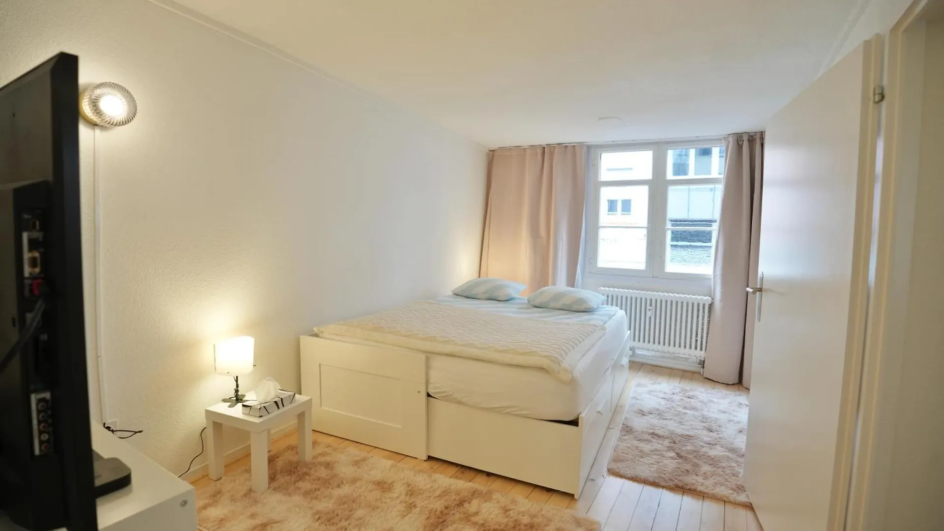 Cozy City Center, 4 Bedroom- 120Sq, 5Min Walk To Main Station Basel 0*,  Switzerland