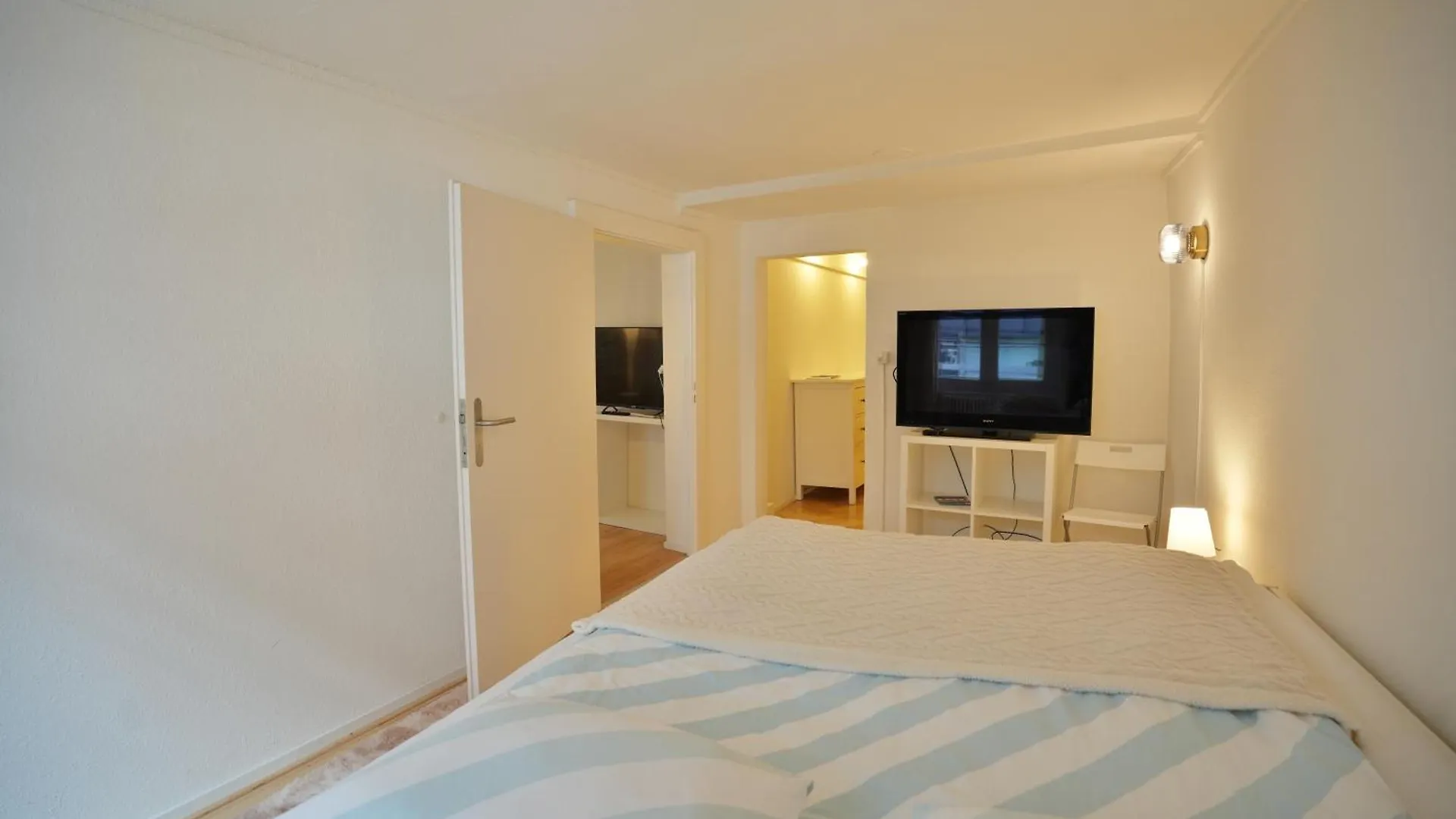 Cozy City Center, 4 Bedroom- 120Sq, 5Min Walk To Main Station Basel Apartment
