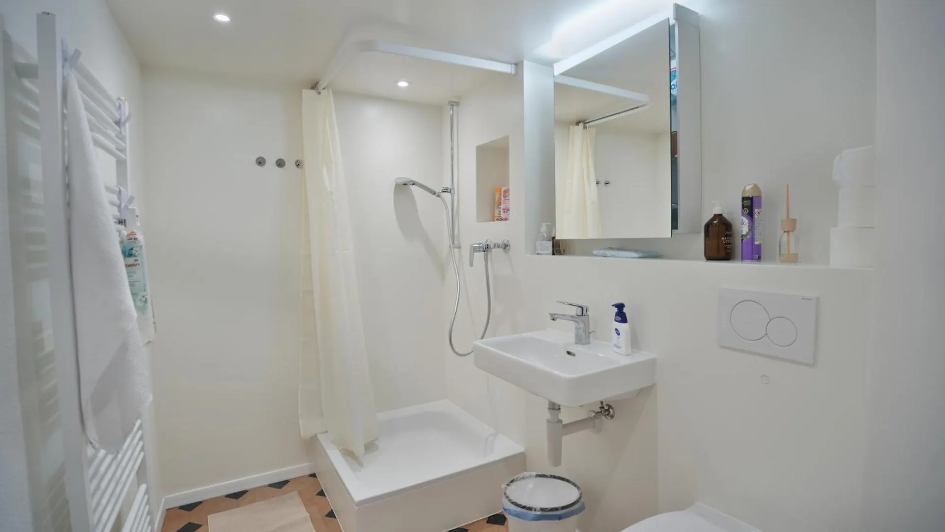 Cozy City Center, 4 Bedroom- 120Sq, 5Min Walk To Main Station Basel Apartment